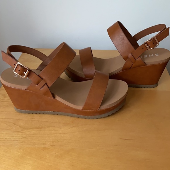New Shein Brown Sandals - Size 8 - Picture 3 of 6